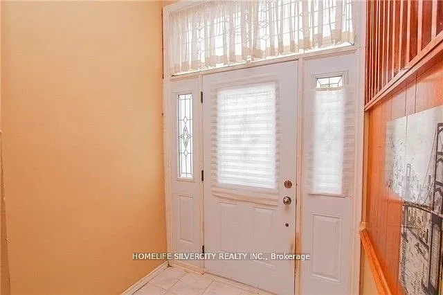 31 Lakeland Dr #UPPER LEVEL — Photo 3
