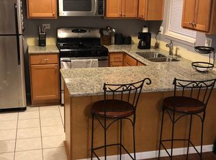 106 Pine Cir, Cary, IL 60013