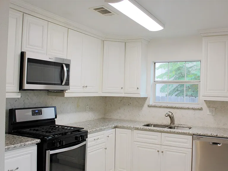 4416 Holt St — Photo 7