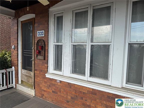 3rd image of 486 Roxborough Ave