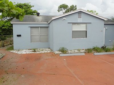 2nd image of 1105 S L St APT 1