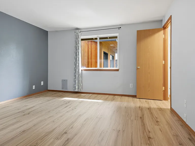 894 SE 71st Ave — Photo 12