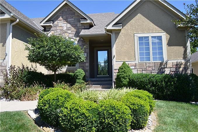 1st image of 1711 NW Hedgewood Dr