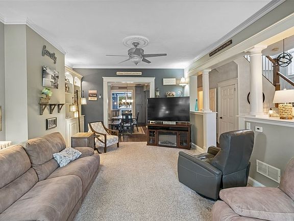 4th image of 220 Bronx Ave