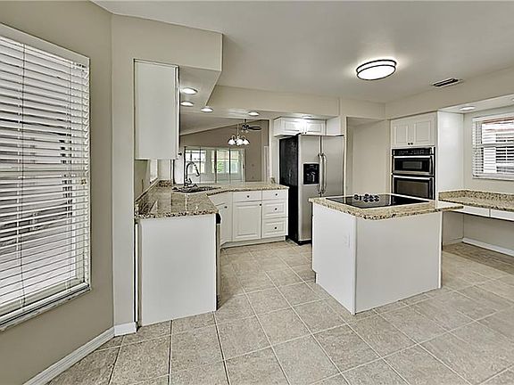 4th image of 824 Harrington Lake Ln #58