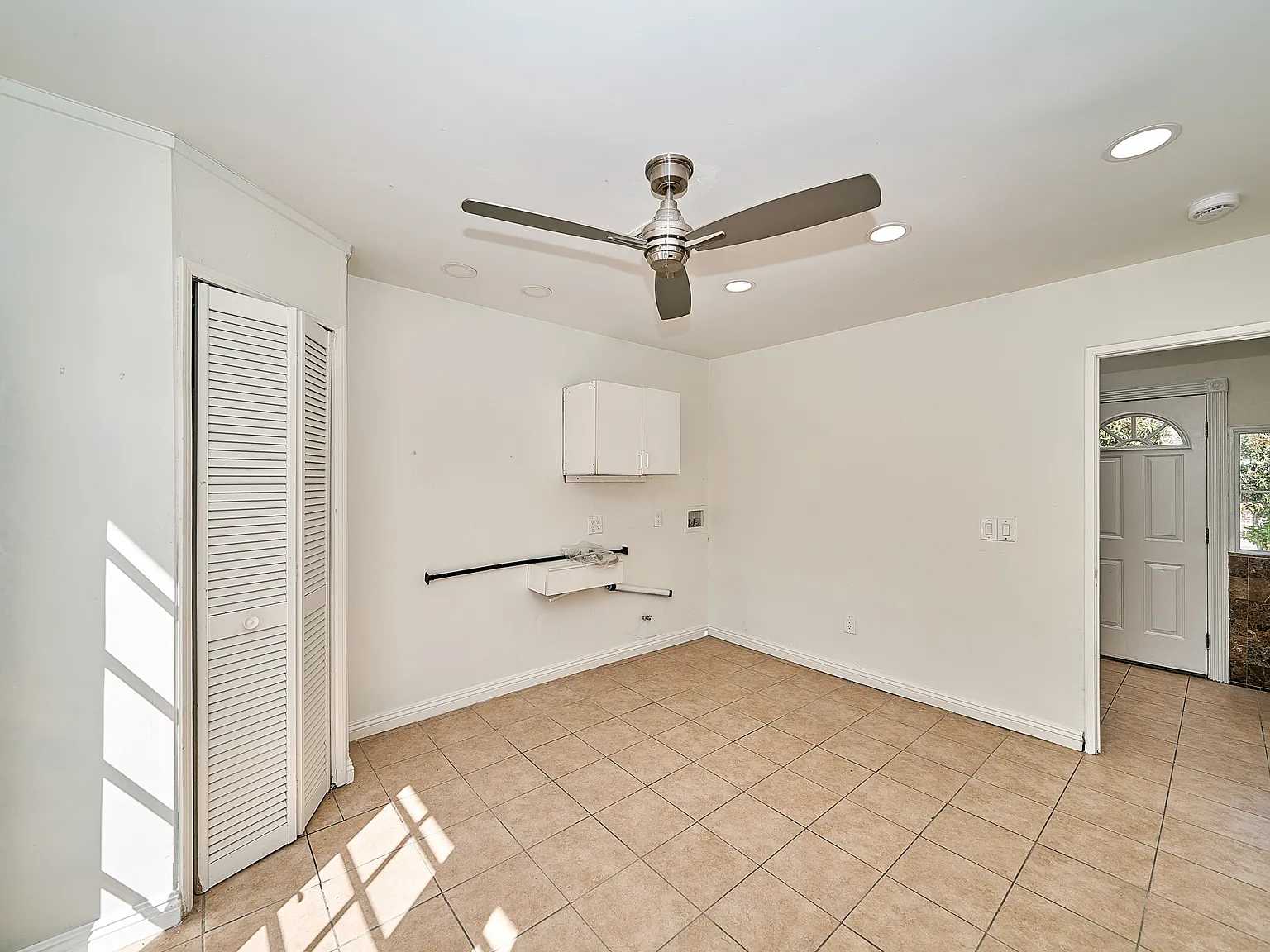 3 bed, 1240 sqft, $3,580 — Photo 3
