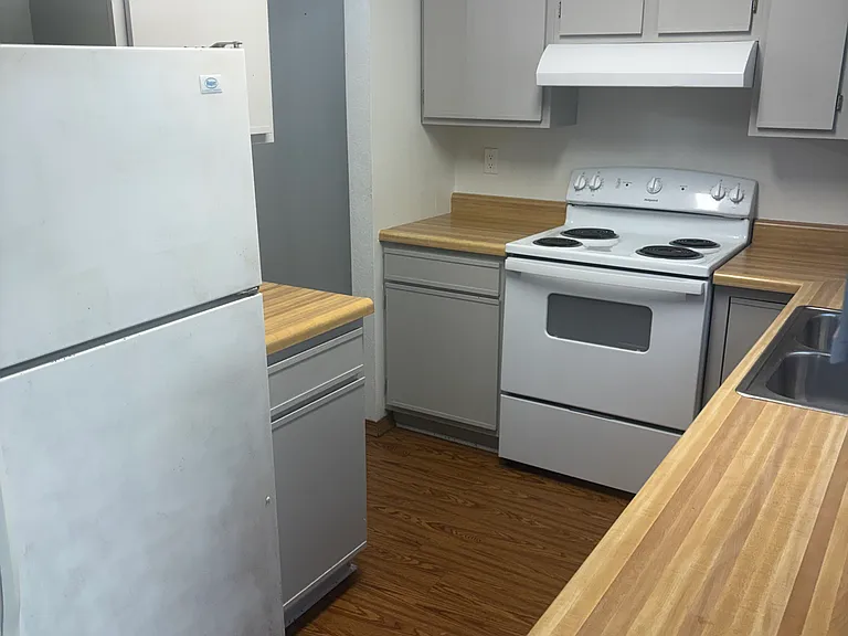 1420 E Sequoyah Ct #1420 — Photo 2