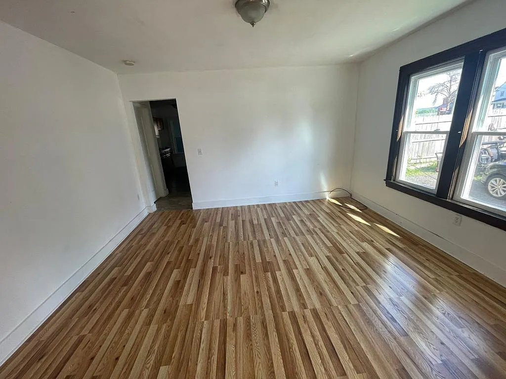 2 bed, $1,200 — Photo 2