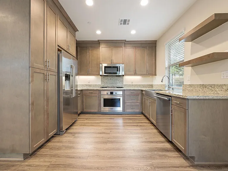 2115 Solara Ln — Photo 3