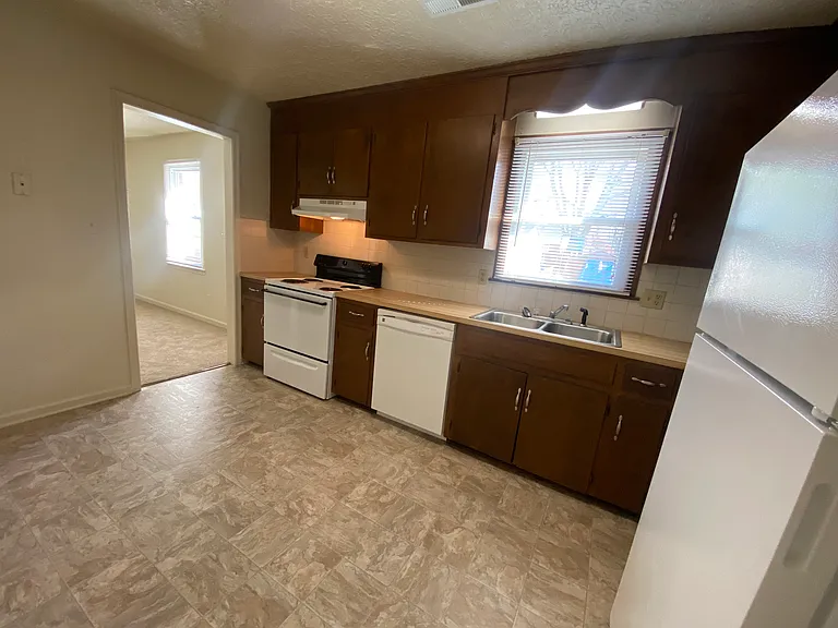 Beechwood Apartments — Photo 17