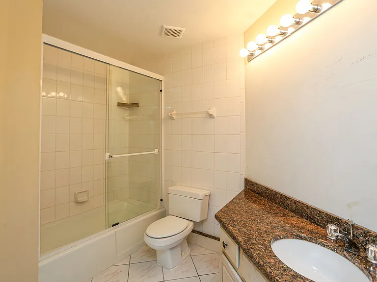 1040 Moon Lake Dr — Photo 17
