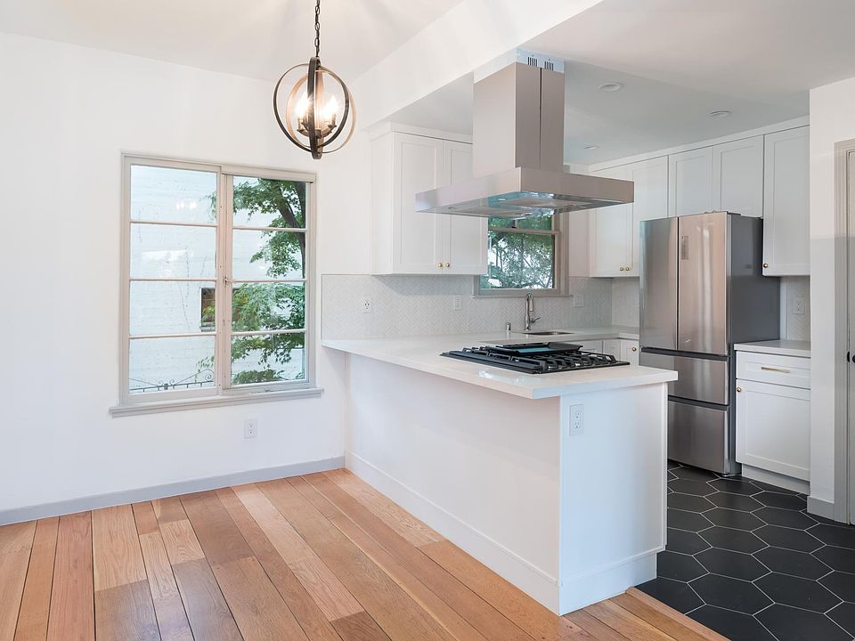 Fully Remodeled Kitchen/Dining