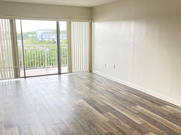 4th image of 9375 Fontainebleau Blvd APT L426