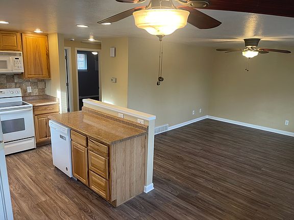 2nd image of 1071 Winona Dr #1075