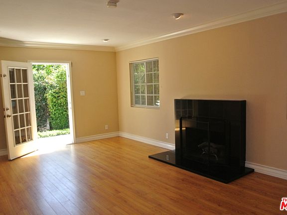 3rd image of 746 N Sycamore Ave