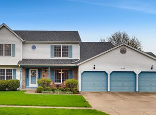 695 Canyon Ln, Elgin, IL 60123