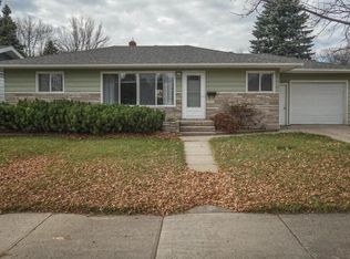 2017 8th St S, Moorhead, MN 56560