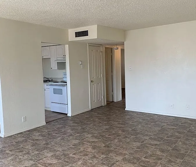 370 Atrisco Dr SW #12 — Photo 5
