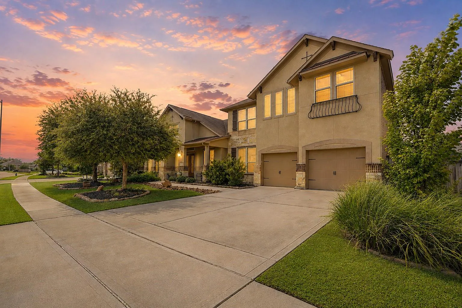 4 bed, 4.5 bath, 4062 sqft, $5,300 — Photo 2