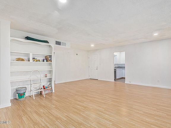4th image of 4720 W INDIANOLA Avenue