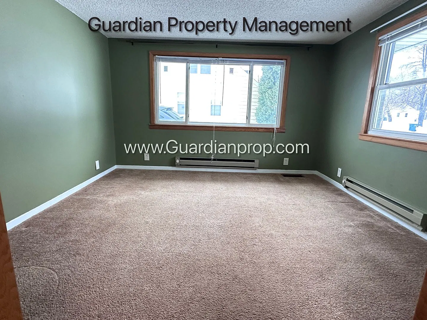 Richfield Single Family Home, Fenced Yard, 2 Car Garage, Dishwasher — Photo 4