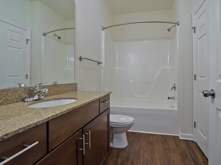 Catherine 36 Apartments — Photo 34