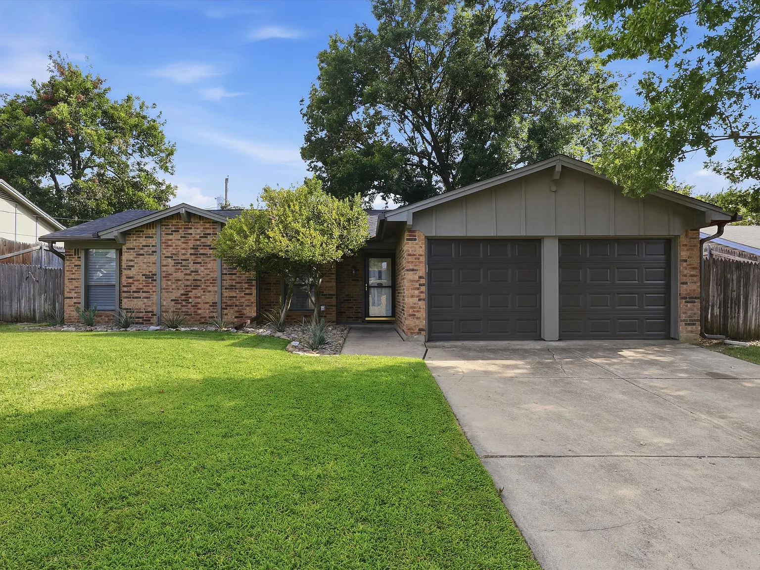 3 bed, 1353 sqft, $2,500 — Photo 1