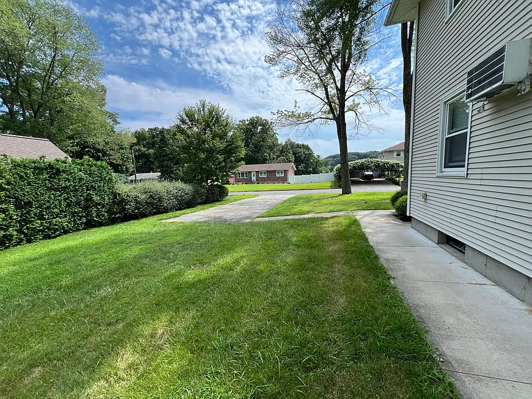 Kanawha Ave — Photo 2
