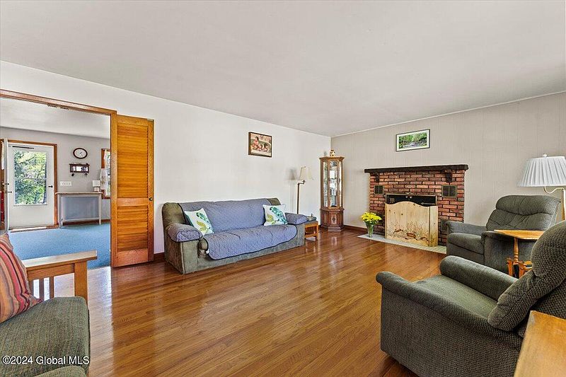 4th image of 1060 Western Road