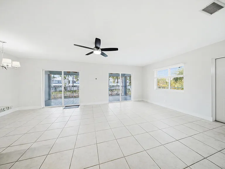 138 N Indies Dr #B — Photo 17