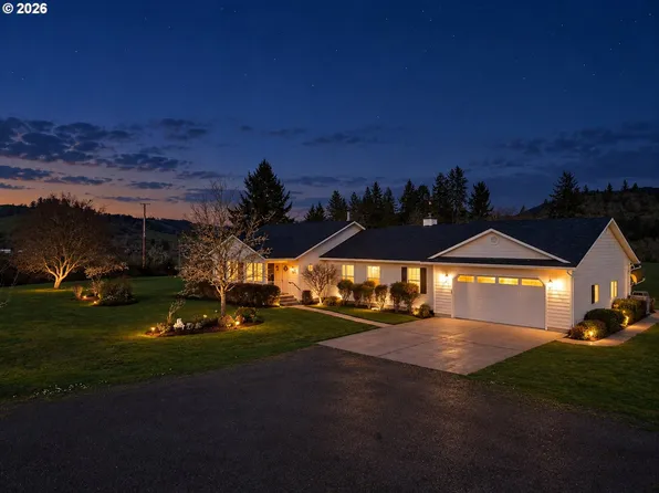 221 Foster Ln, Roseburg, OR 97470