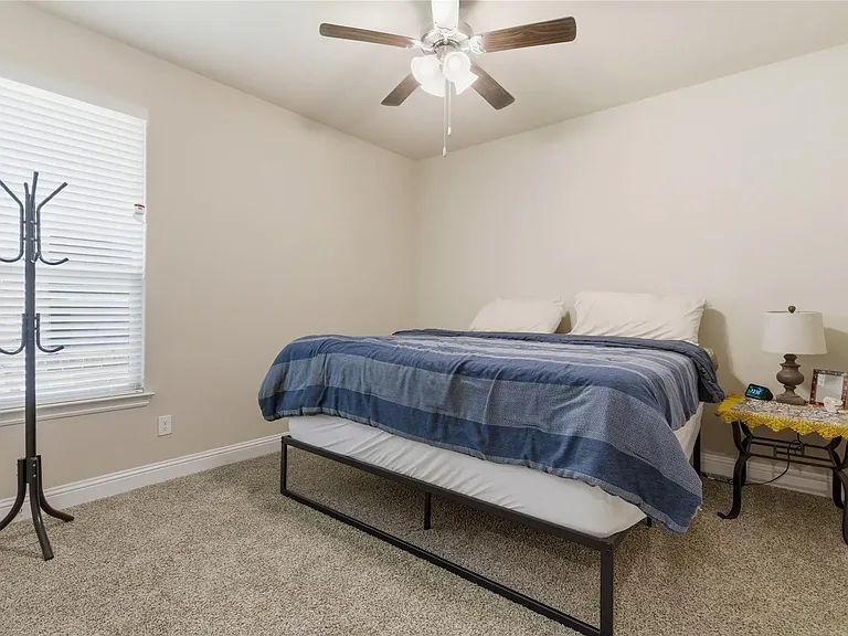 1012 Kensington Way — Photo 11
