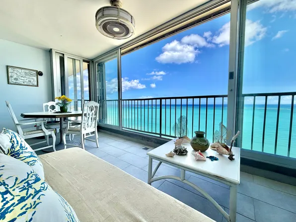 4745 Avenida Isla Verde Villas Del Mar Est #H, Carolina, PR 00979