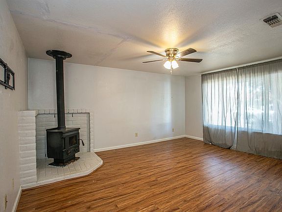 3rd image of 1366 Colfax Dr