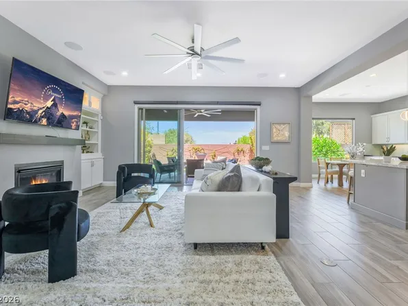 9988 Regency Square Ave, Spring Valley, NV 89148