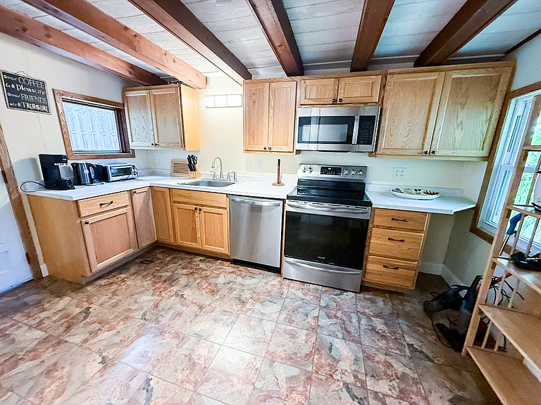 327 Pleasant St #1 — Photo 9