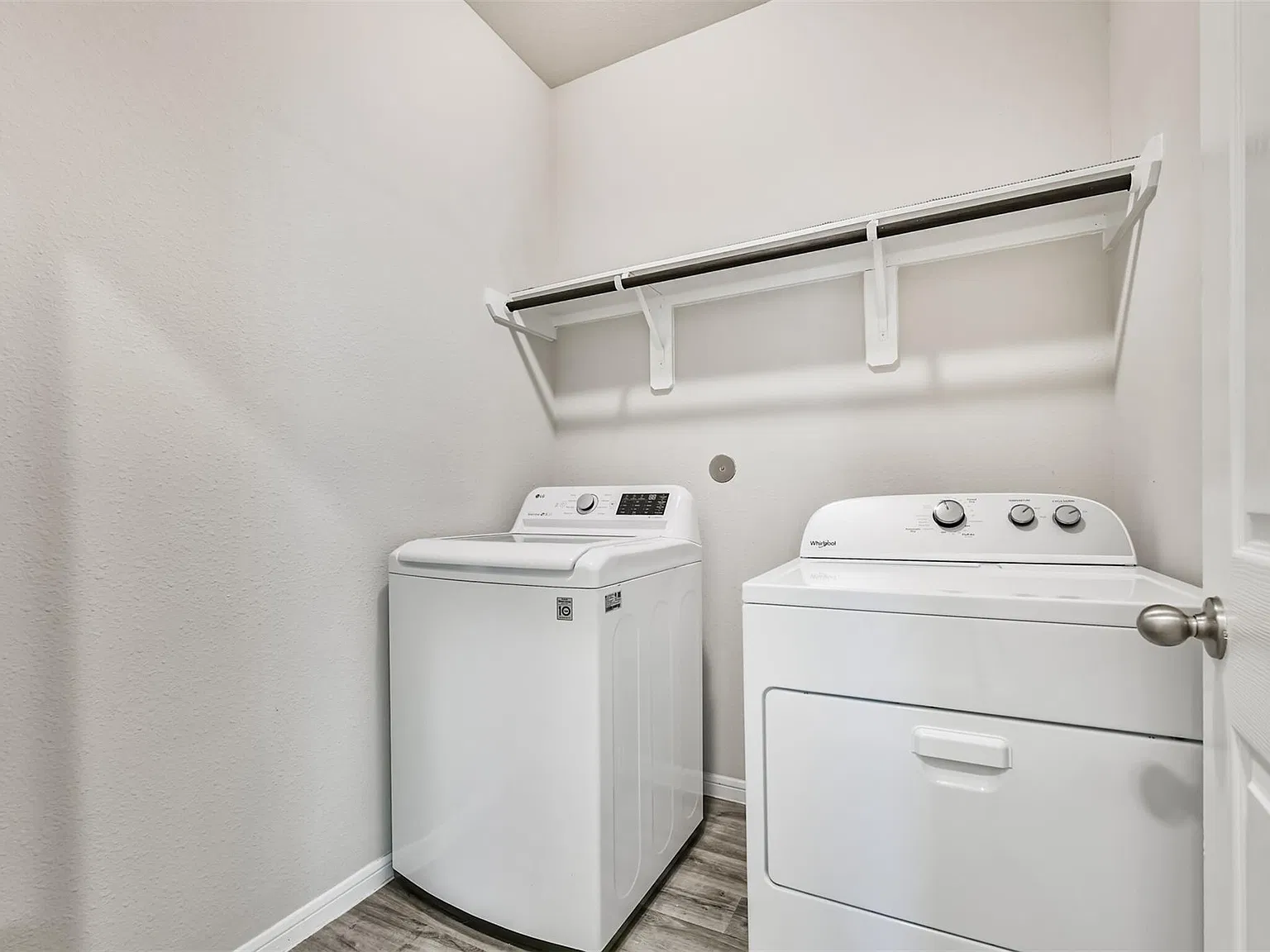 3 bed, 2.0 bath, 1494 sqft, $1,900 — Photo 4