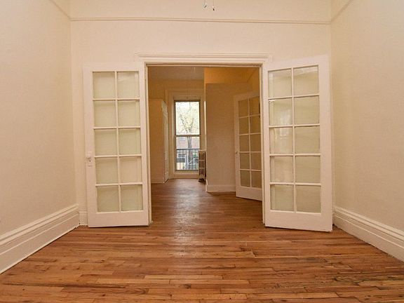 4th image of 2109 5th Ave #2R