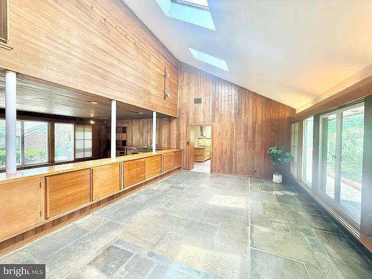 6819 Selkirk Dr — Photo 31