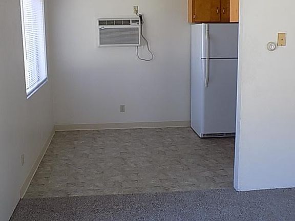 4th image of 1710 E Linden St