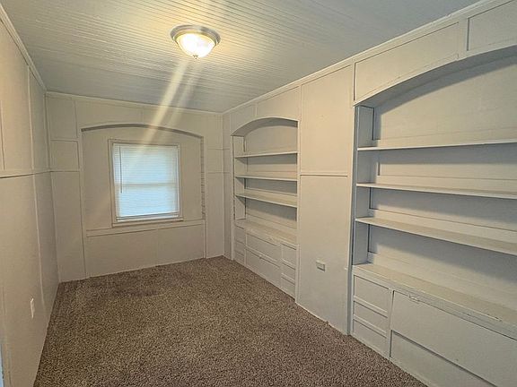3rd image of 6027 Forest Ave