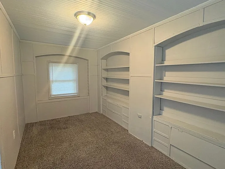 6027 Forest Ave — Photo 3
