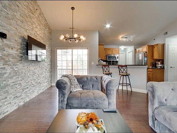 2nd image of 45889 Graystone Ln
