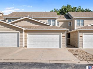 626 Lakeside Dr, Lincoln, NE 68528