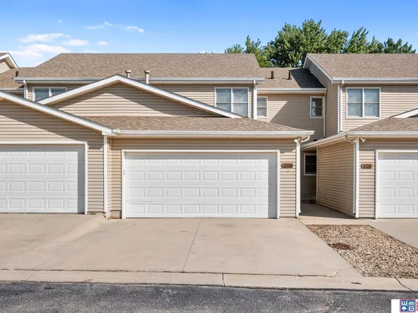 626 Lakeside Dr, Lincoln, NE 68528