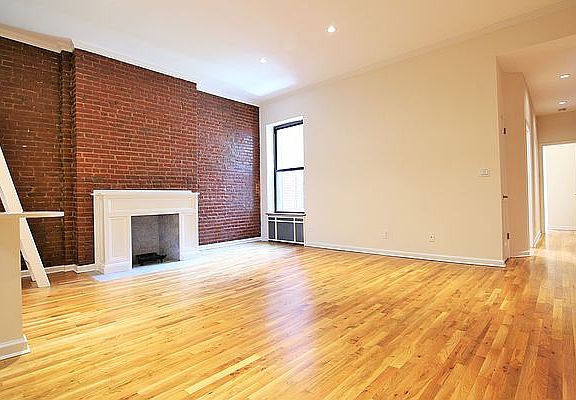3rd image of 34 W 75th St #2B