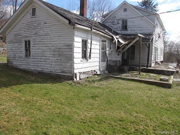 2nd image of 12 Whipple Ln