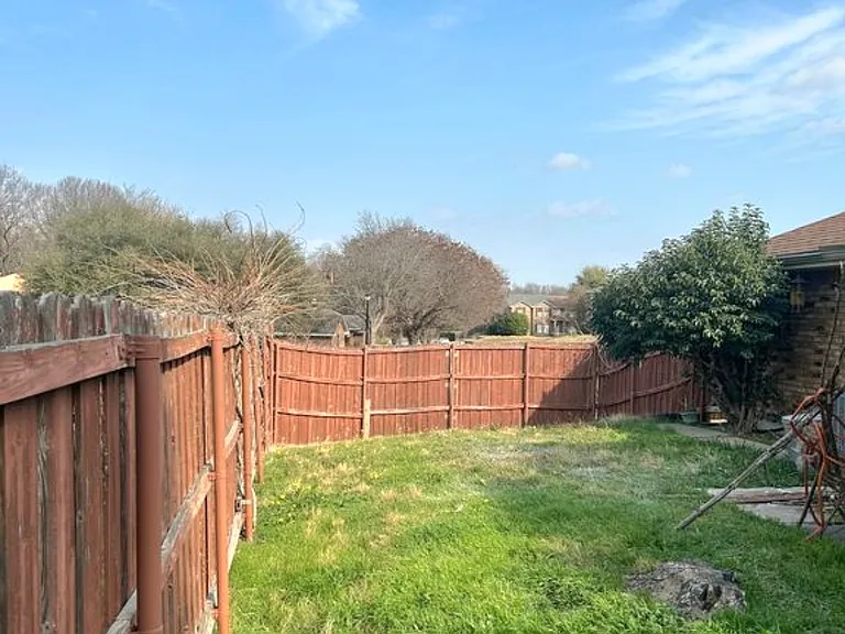 801 Summit Dr — Photo 15