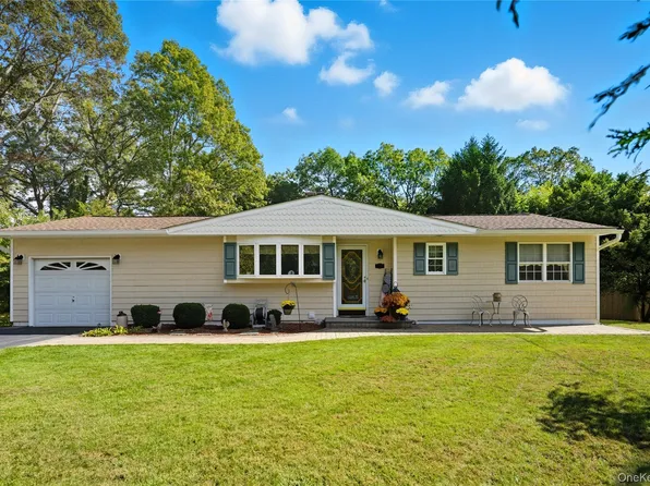 347 Wading River Road, Manorville, NY 11949