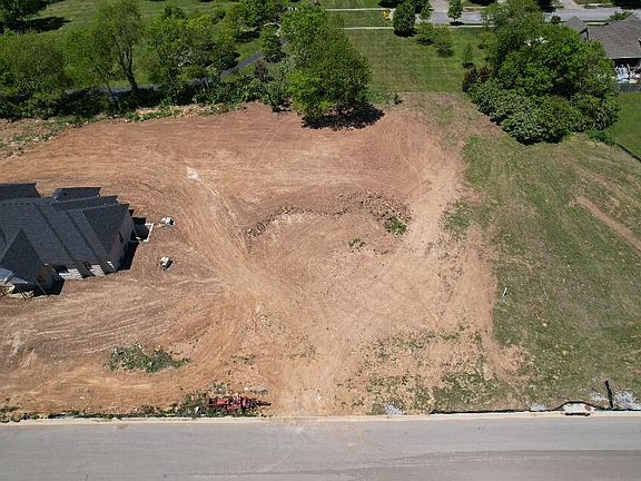 3rd image of 996 Crestfield Ln